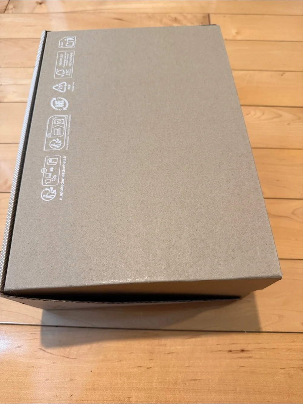 On Running Silver-Gray Shoe Box